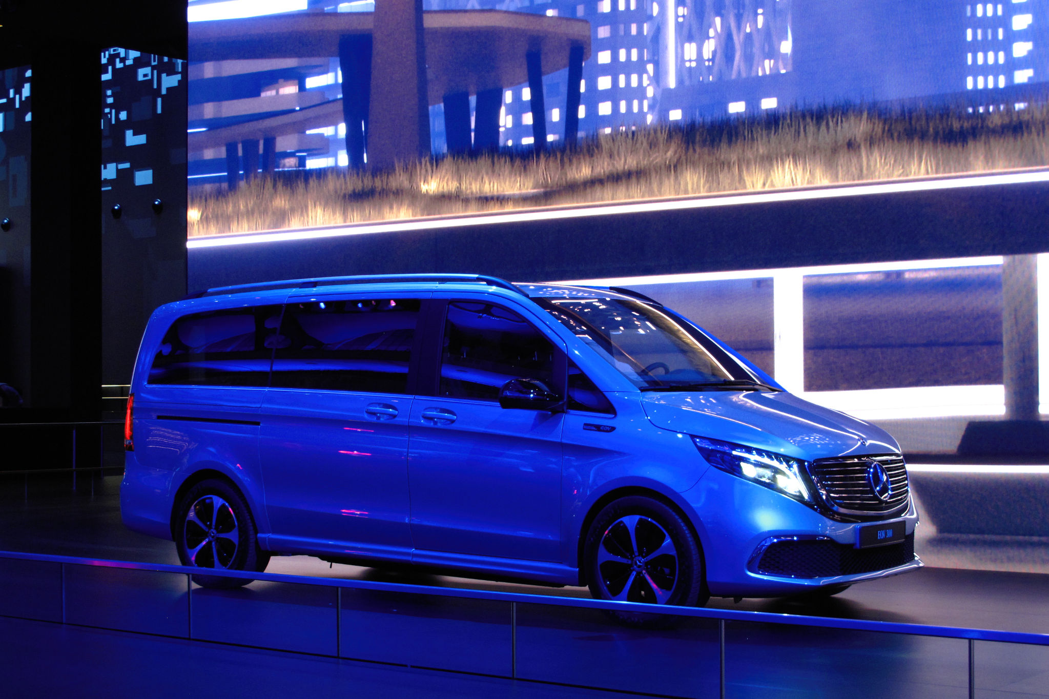 File:Mercedes-Benz EQV (48821230507).jpg - Wikimedia Commons