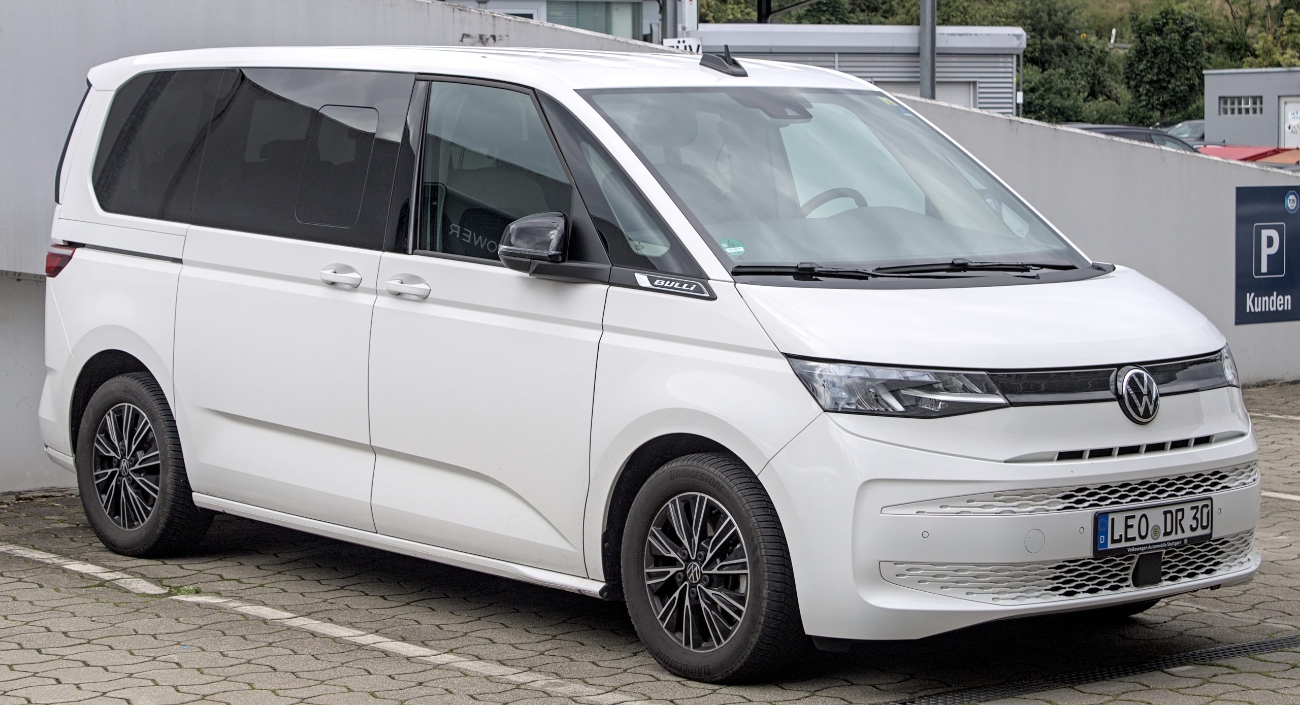 File:Volkswagen T7 Multivan IMG 8317.jpg - Wikimedia Commons