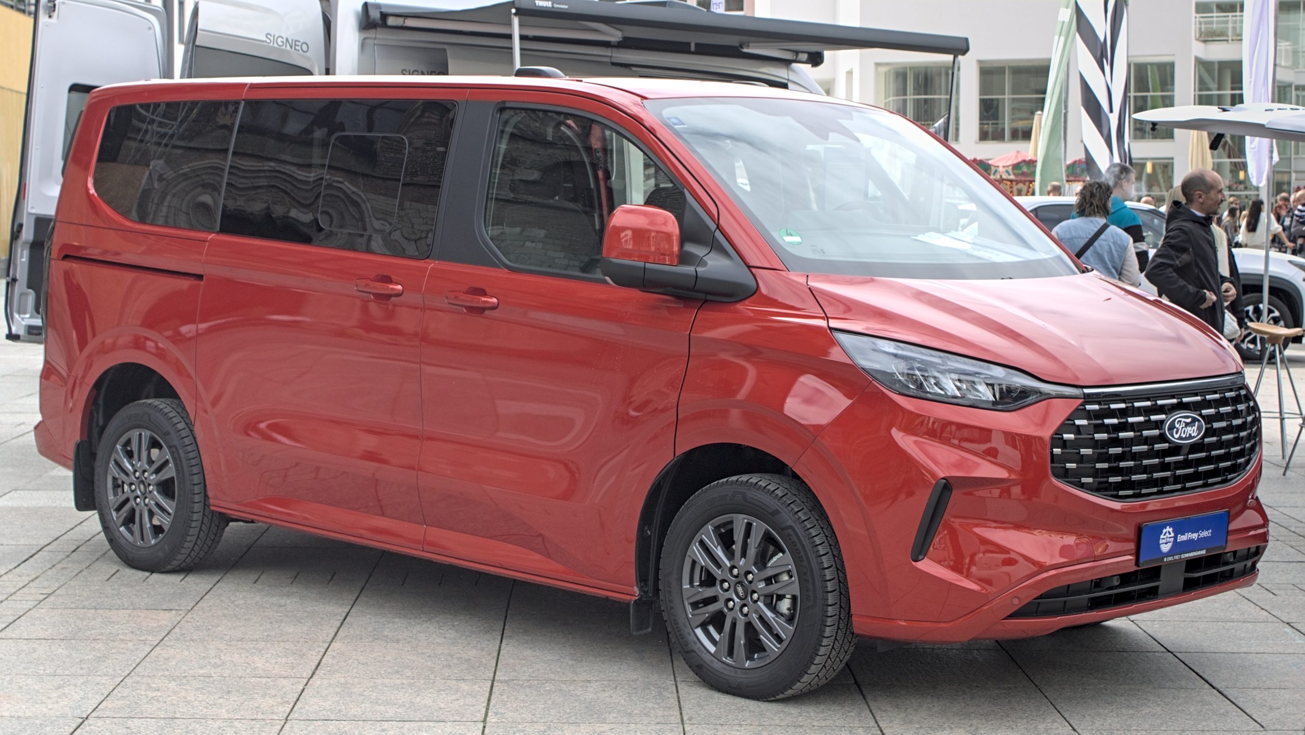 File:Ford Tourneo Custom (2023) Autofrühling Ulm IMG 9360.jpg - Wikimedia Commons